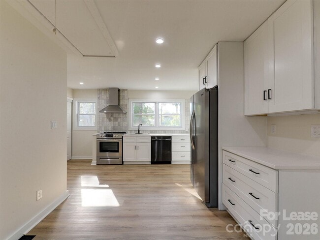 Building Photo - 2721 Mayflower Rd