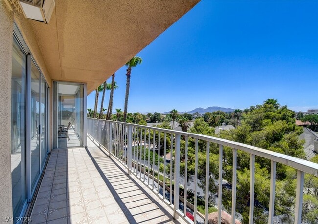 Building Photo - 3111 Bel Air Dr