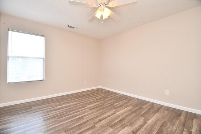 Building Photo - 5418 Cinnamon Lake Dr