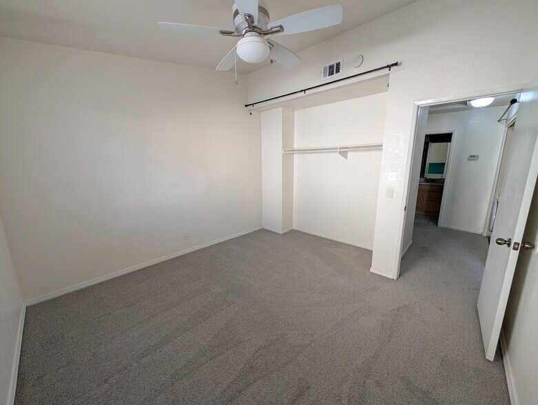 Building Photo - 10170 Palm Glen Dr