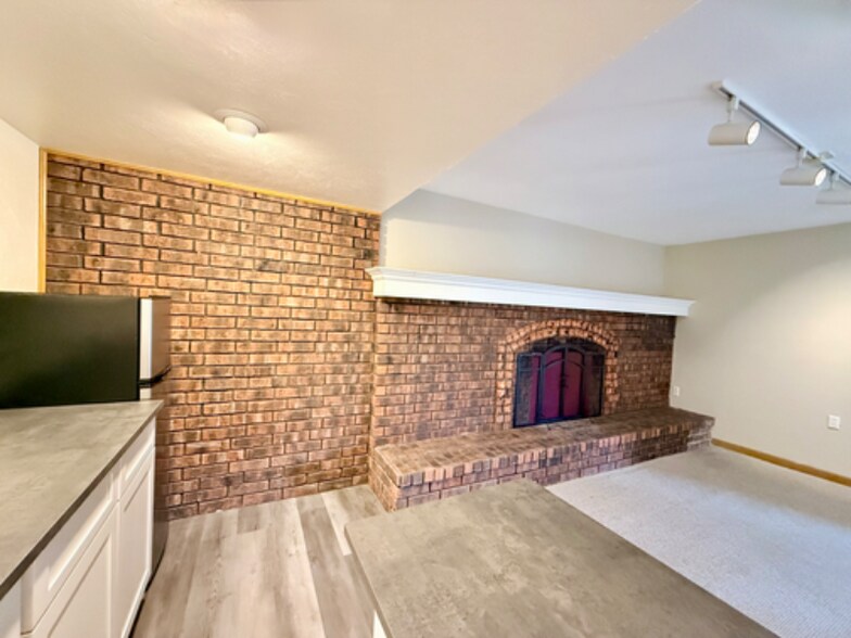 Building Photo - 301 W Mangrum Dr