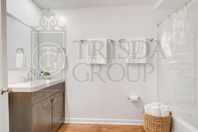 Building Photo - Avail July 1: 2BR Apt in Crafton, 1 Off Street Parking, AC, W/D included, Quartz Countertops, DW,...