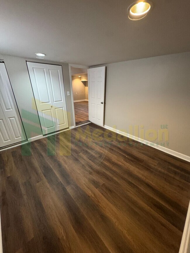 Building Photo - 9648 S Yale Ave