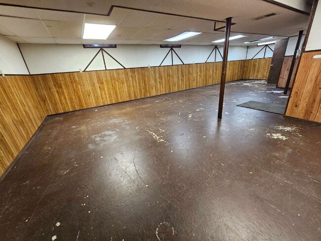 Building Photo - 3-Bedroom Brick Ranch, Hardwood Floors, Large Kitchen, Big Basement & 2-Car Garage