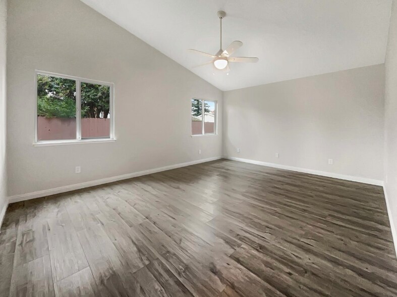 Building Photo - 1172 Willow Creek Dr