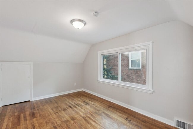 Building Photo - 3902 E Antisdale Rd