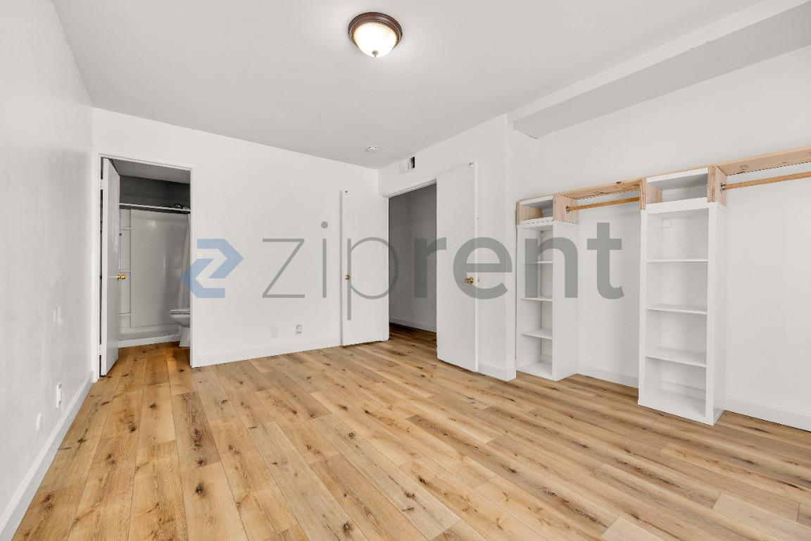 Building Photo - Unit