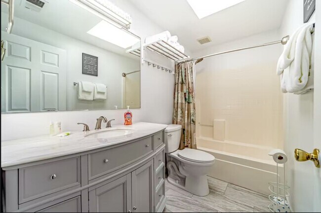 Building Photo - Fully Furnished House in Eureka