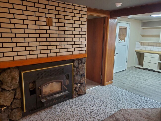 Building Photo - Spacious 2 BR/ 1BA Spokane Valley Home