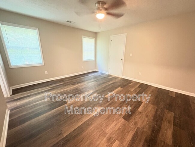 Building Photo - 4617 Rosemont Dr