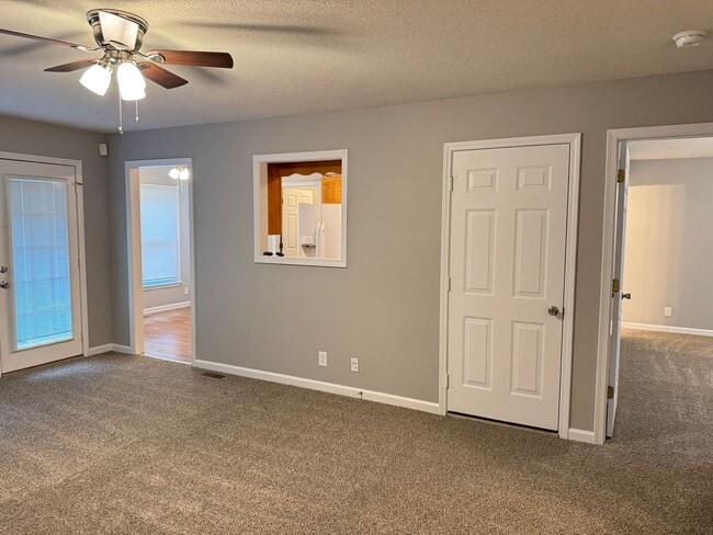 Building Photo - Sango! 3 Bed/2.5 Bath with unfinished basement! Great for Commuters to Nashville!