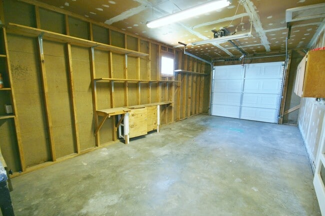 Building Photo - 3 Bed, 2 Bath, Highland School District