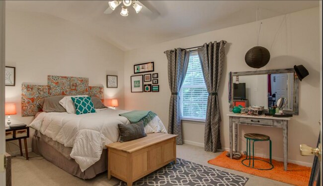 Building Photo - Coming Soon! Great Franklin Condo in Hardison Hills!