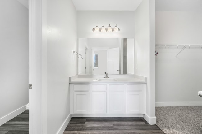 Building Photo - Pet-Friendly Lake View condo