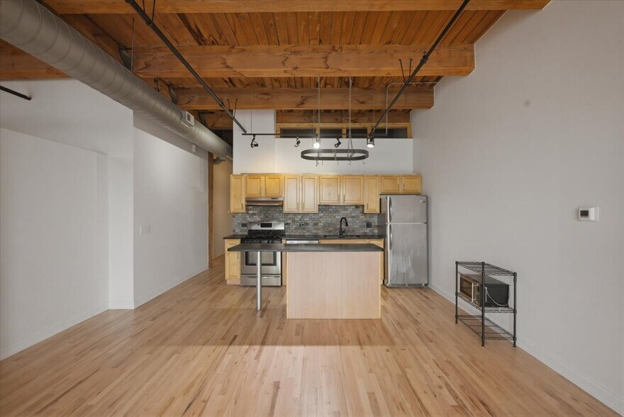 Building Photo - 1250 W Van Buren St