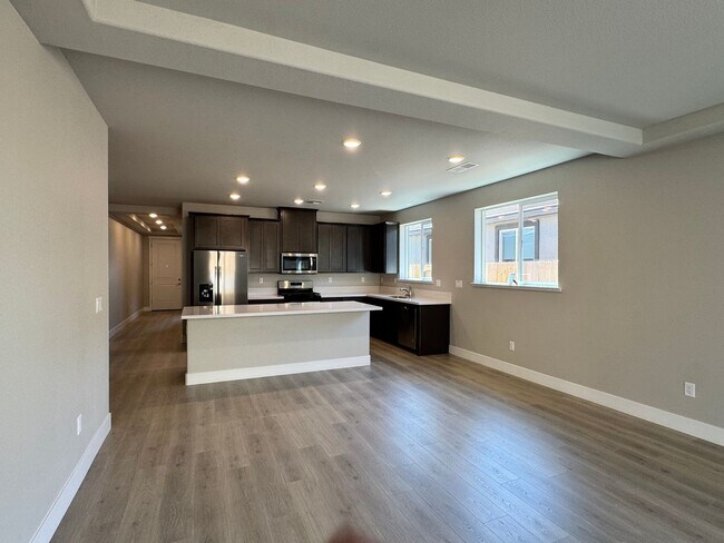 Building Photo - 4 BED | 2.5 BATH | SINGLE-STORY
