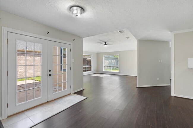 Building Photo - 16106 New Field Dr