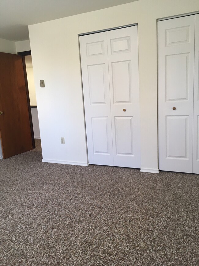 Building Photo - Hallmark Apartments