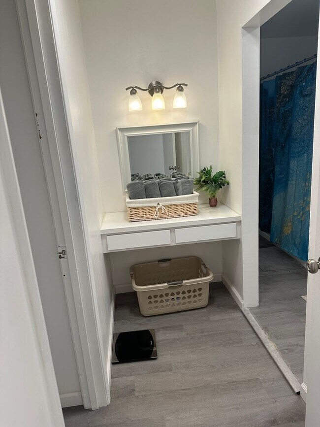 Building Photo - 521 N St