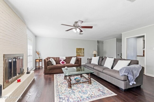 Building Photo - 305 Orgeron Dr
