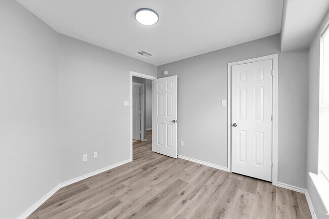 Building Photo - 16007 Sandy Path Ln