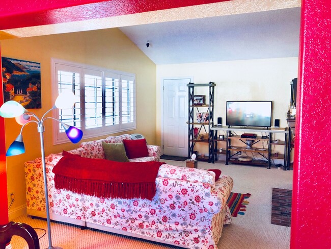 Building Photo - Gorgeous Furnished Oasis in Las Vegas Avai...