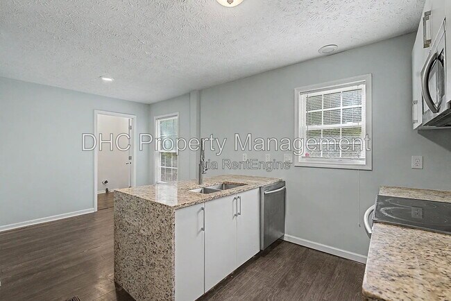 Building Photo - 1167 Hubbard St SW