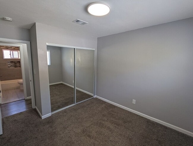 Building Photo - 3 Bedroom - 1 Bath House in San Diego