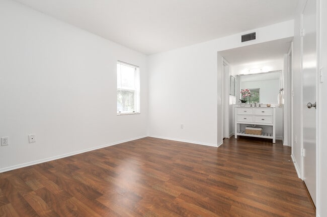 Building Photo - 3254 SE Aster Ln