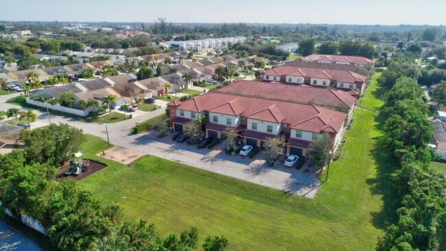 Building Photo - 121 Hemingway Ct