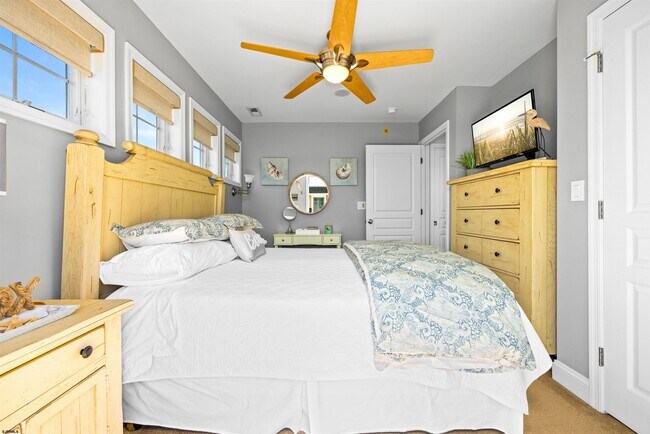 Building Photo - 28 N Colgate Ave