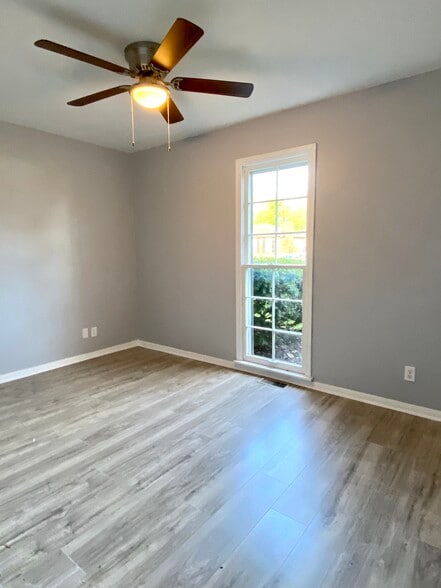 Building Photo - 9505 Tiverton Way