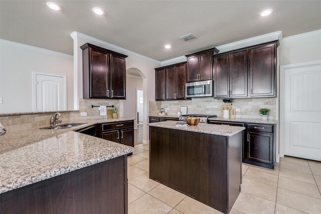 Building Photo - 2408 Griffith Park Dr