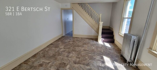 Building Photo - 5 Bedroom / 1.5 Bath Home in Lansford!