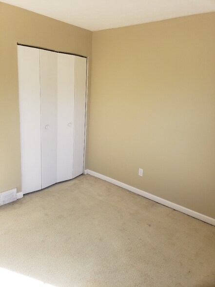Building Photo - 6586 Liberty Bell Dr