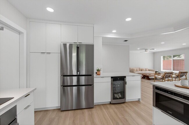 Building Photo - 802 Mallard Dr