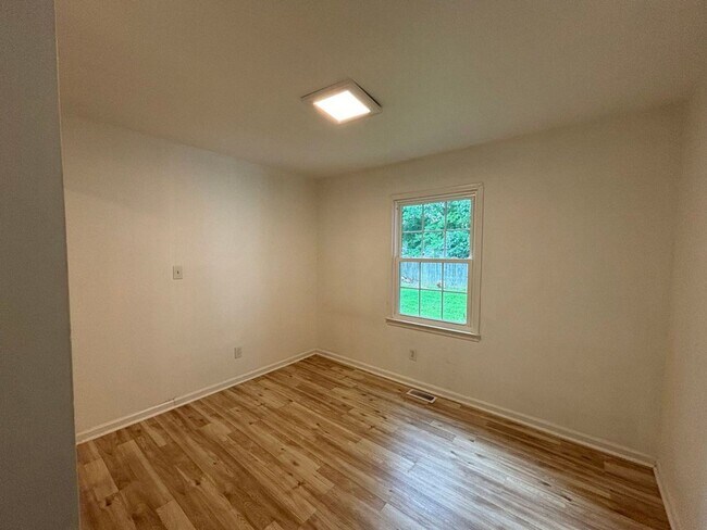 Building Photo - 163 Alva Cir