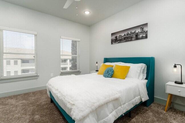 Building Photo - 3930 Westcliff Rd