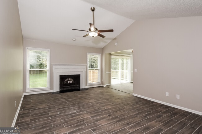 Building Photo - 17 Stonecreek Dr SW