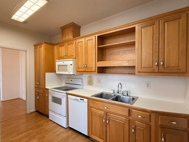 Building Photo - Peaceful Opelika Cabin For Rent