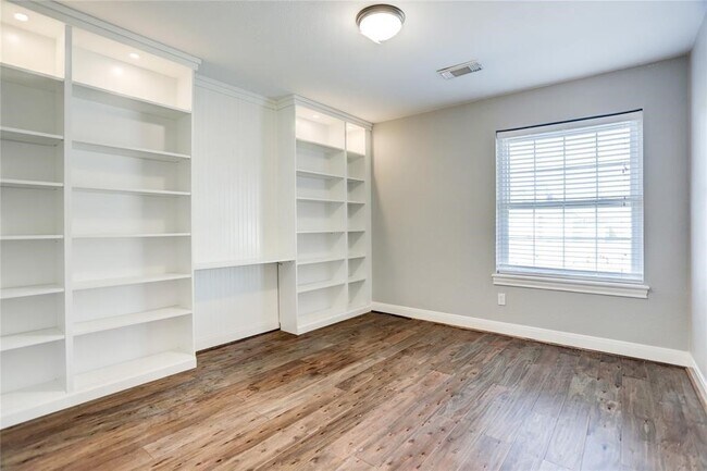 Building Photo - 3110 Fairmont Ct