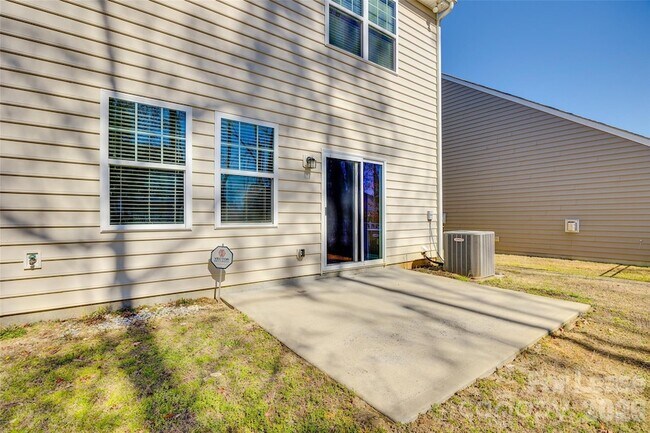 Building Photo - 3000 Sewee Ln
