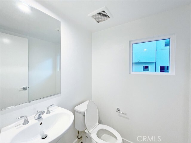 Building Photo - 1330 W Cara Dr