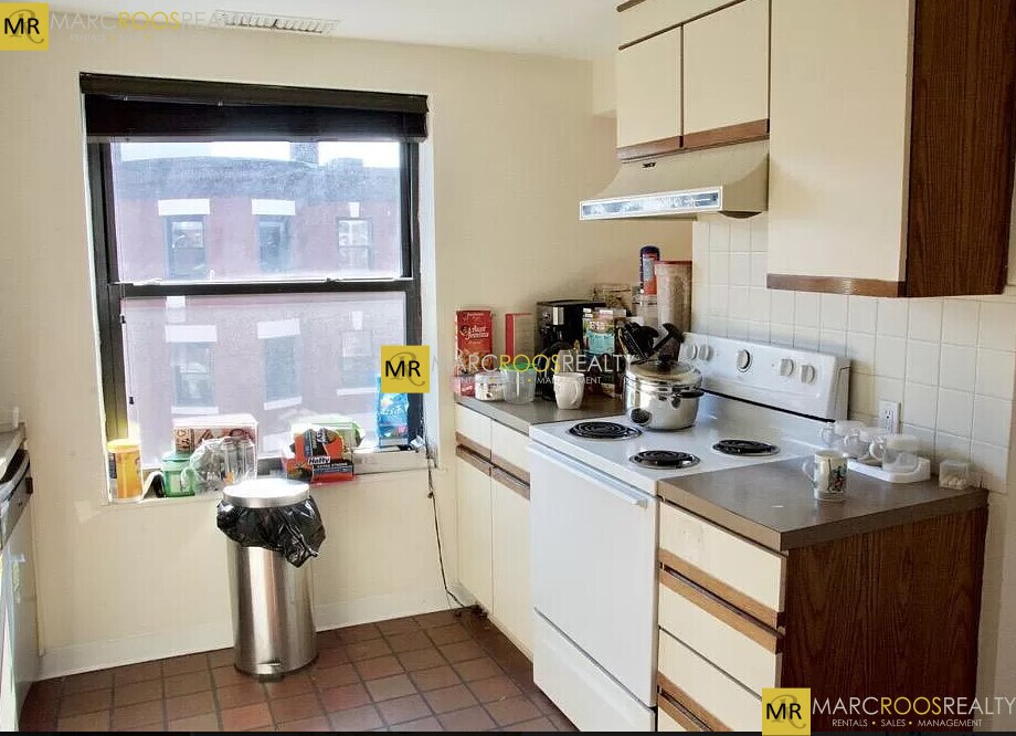 Building Photo - 103 Gainsborough St