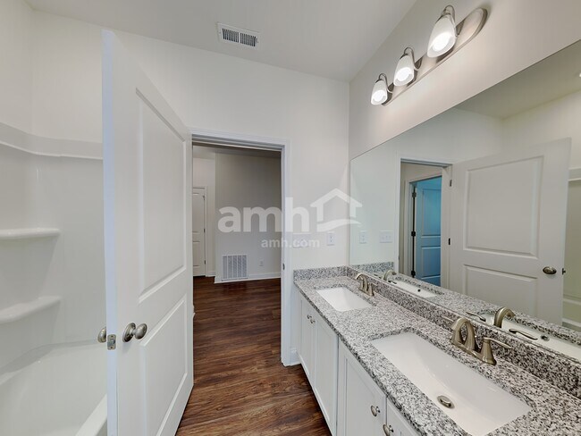 Building Photo - 7060 Creeksong Dr