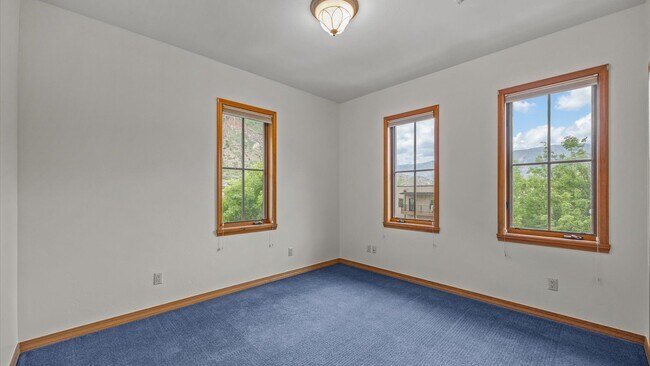 Building Photo - 2520 S Grand Ave