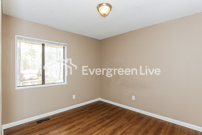 Building Photo - 209 Point S Ln