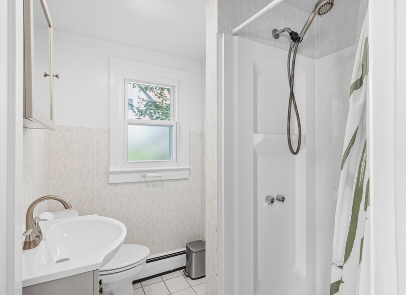 Bathroom 1 - 115 Billian St