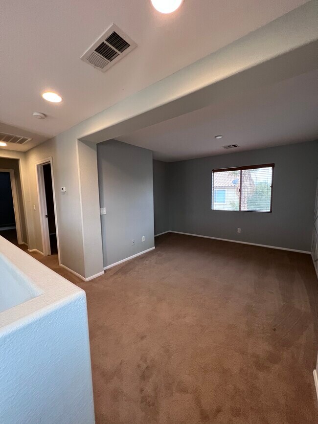 Building Photo - 1927 Silver Crest Ct