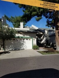 Building Photo - Beautiful Townhome with Fireplace